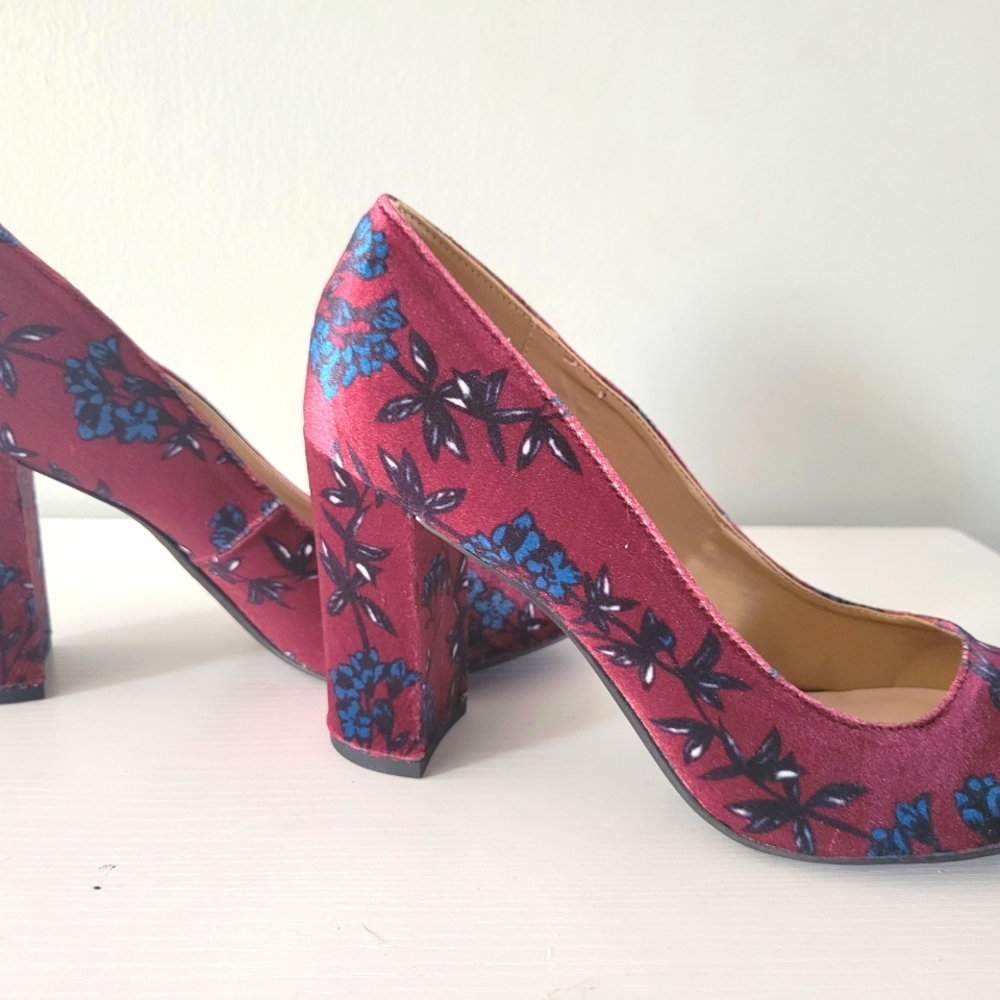 Libby Edelman Burgundy heels